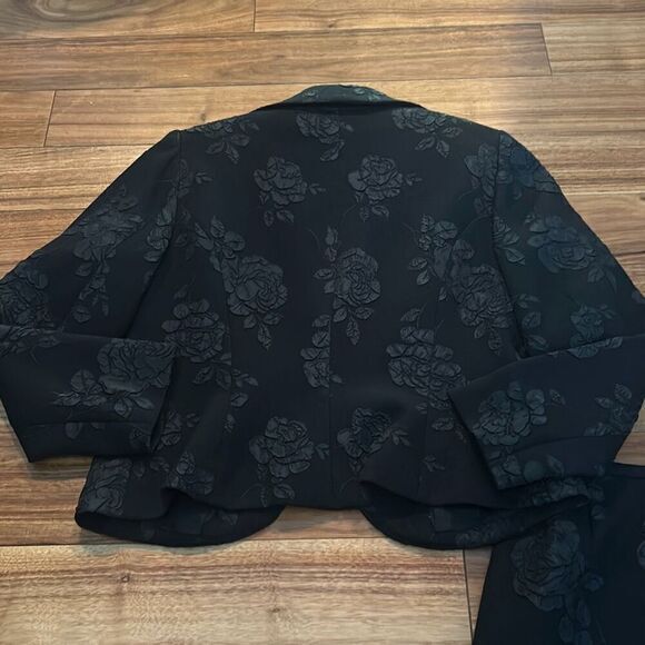Talbots Womens Black Rose Textured Petite‎ Blazer Size 8 Pencil Skirt Size 10 - Picture 5 of 12